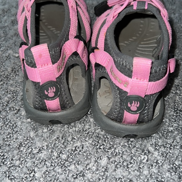 Pink and gray Bearpaw water shoes - Picture 4 of 8